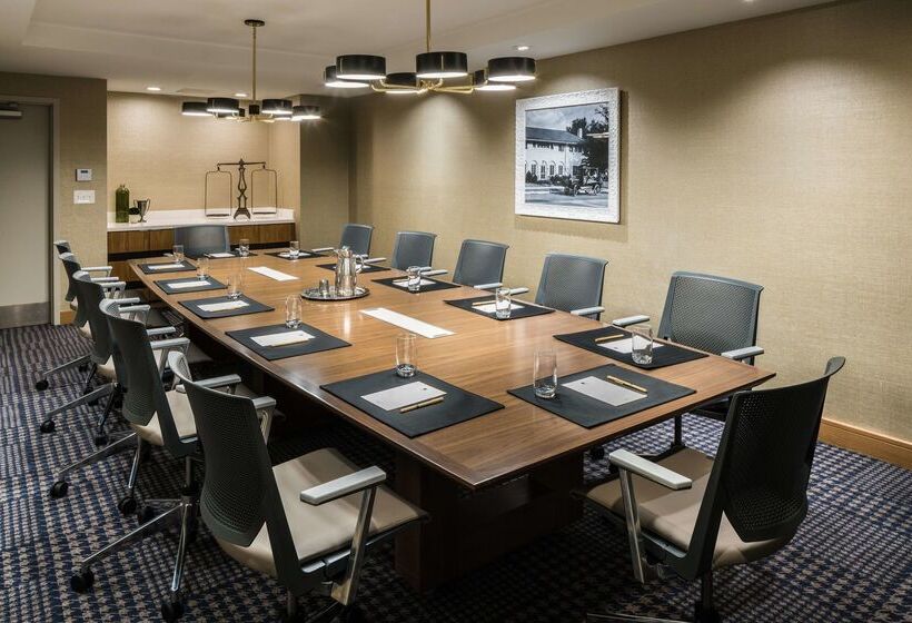هتل Doubletree By Hilton Gainesville
