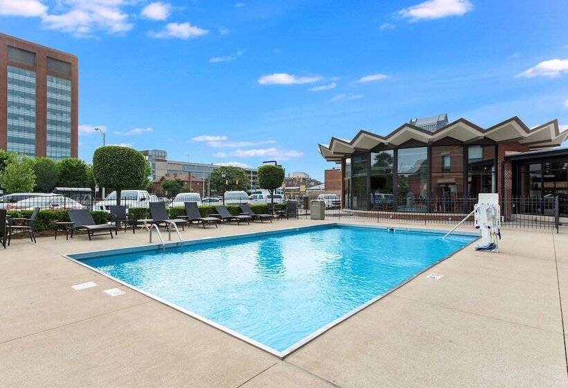 هتل Holiday Inn Express   Columbus Downtown, An Ihg