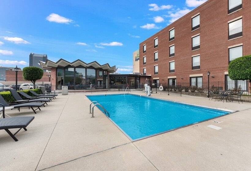 هتل Holiday Inn Express   Columbus Downtown, An Ihg