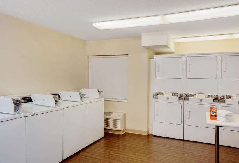בית מלון כפרי Mainstay Suites Greensboro