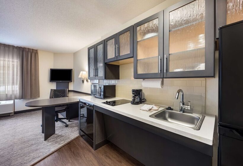 هتل Sonesta Simply Suites Cleveland North Olmsted Airport