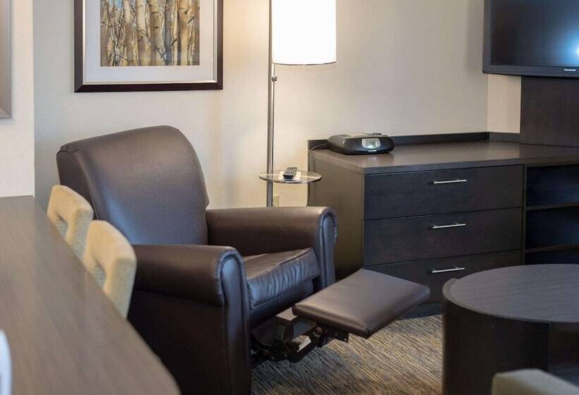 هتل Sonesta Simply Suites Cleveland North Olmsted Airport