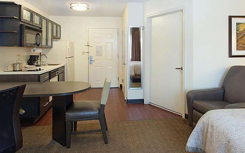 هتل Sonesta Simply Suites Huntsville Research Park