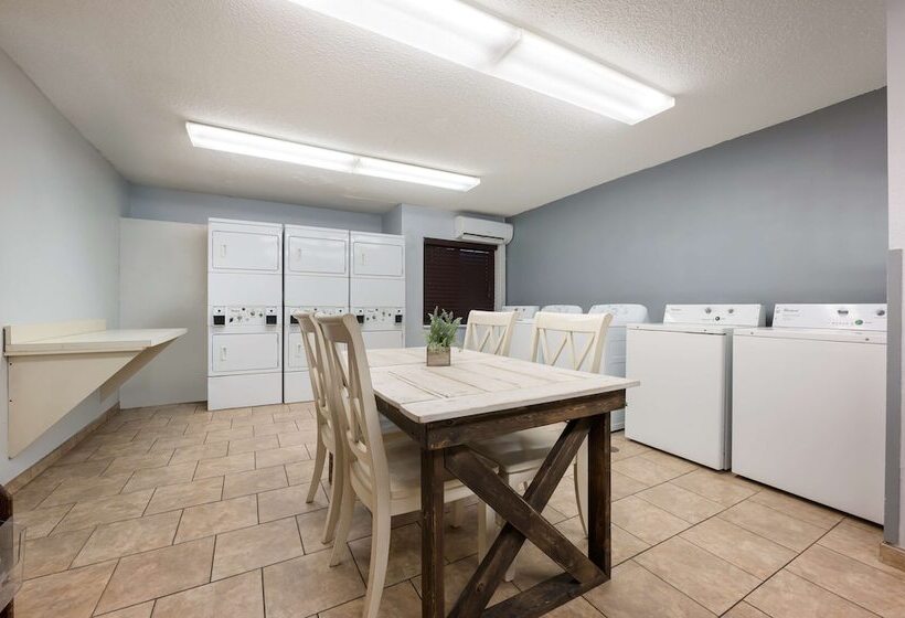 هتل Sonesta Simply Suites Huntsville Research Park