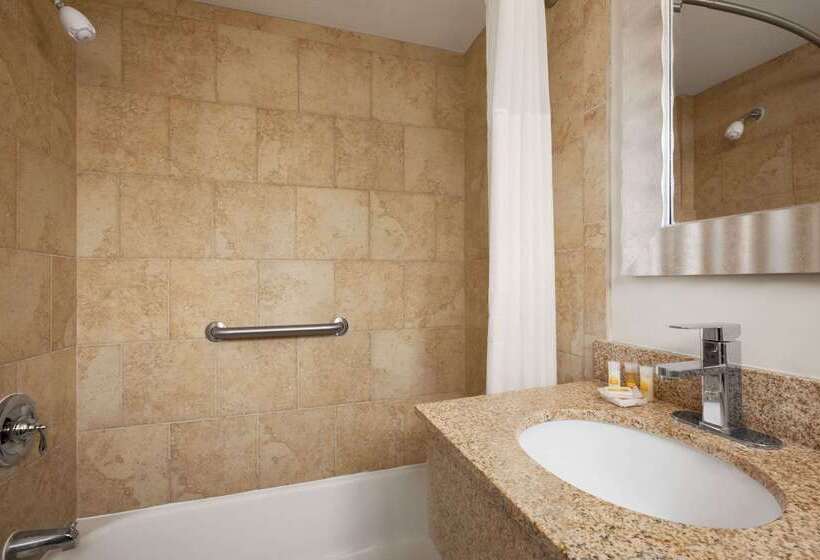 مُتل Days Inn By Wyndham   Cape Cod