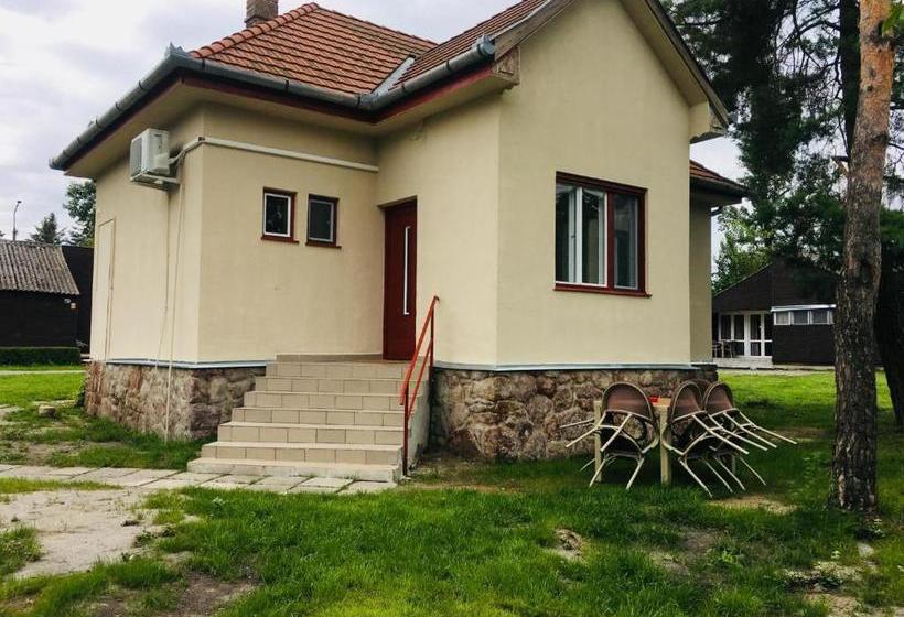 Bed and Breakfast Napsugár Club és Panzió