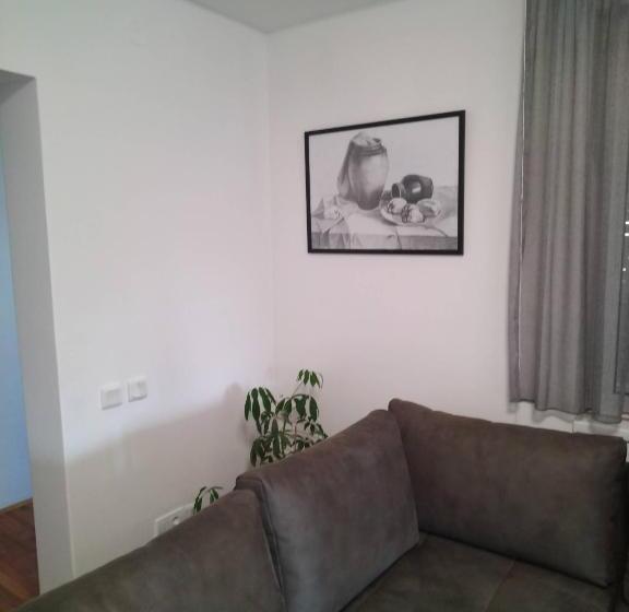 پانسیون Apartmani Pause