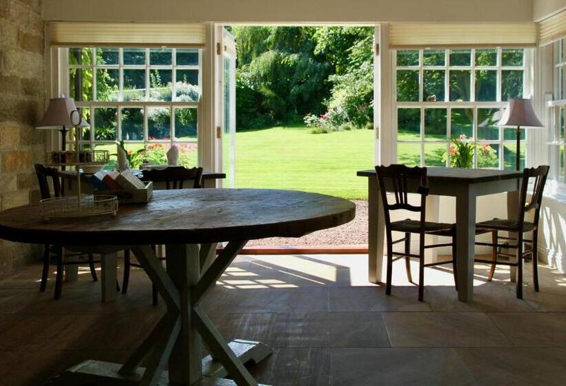 مبيت وإفطار Thistleyhaugh Farmhouse