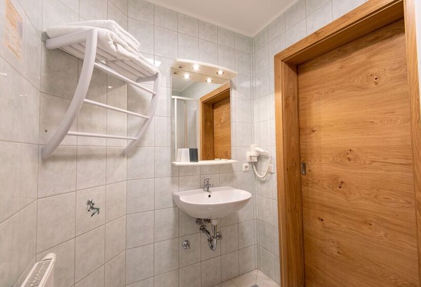 ペンション Genussgasthof Willenshofer