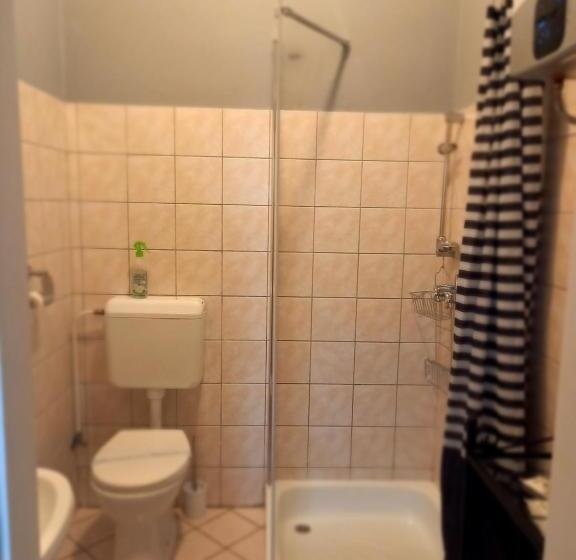 Пансион Idill Apartmanház B&b