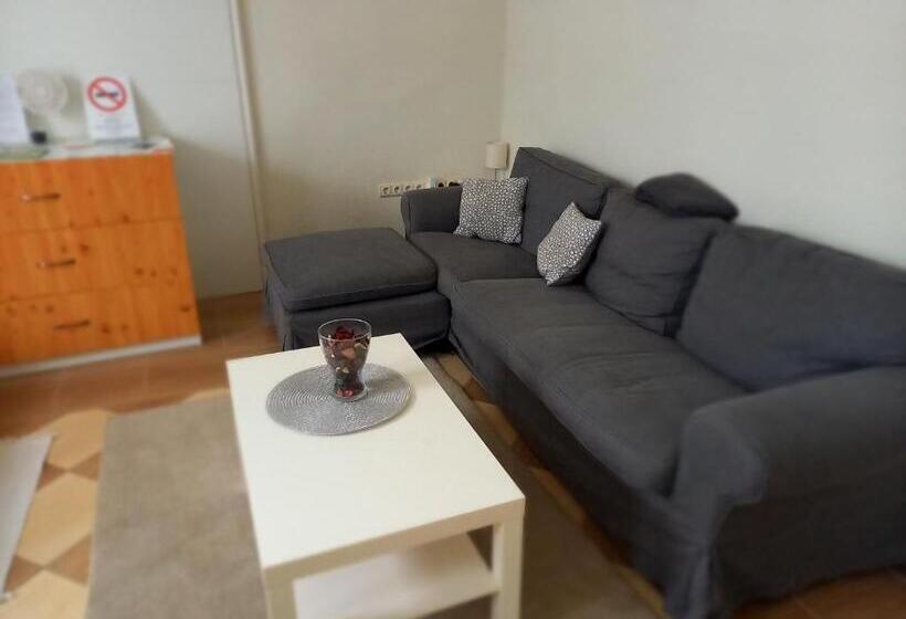 Пансион Idill Apartmanház B&b