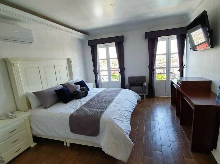 فندق Estancia Real