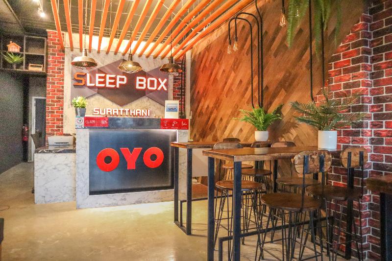 מלון כמוסות Sleepbox Hostel Suratthani