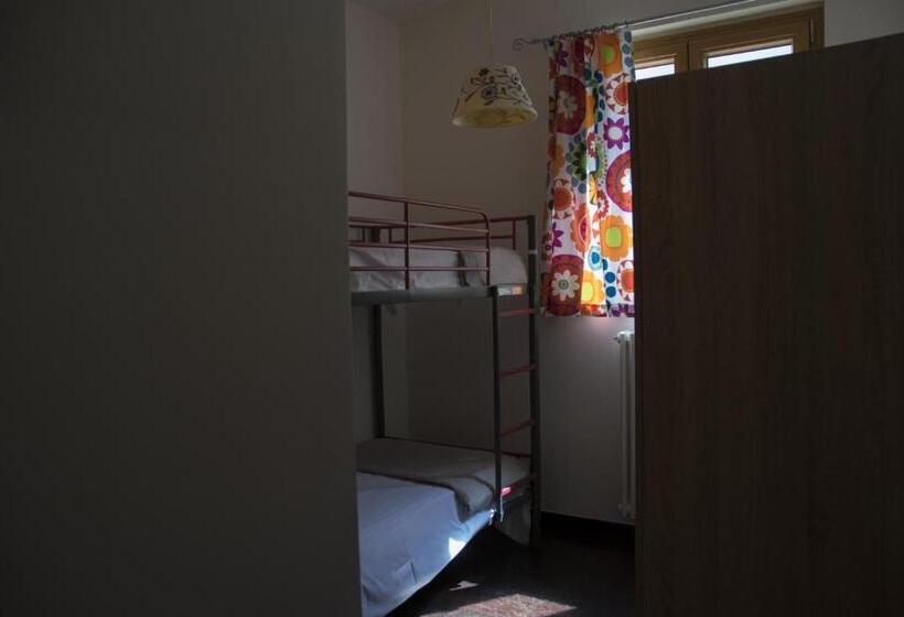 تختخواب و صبحانه Casa Domi
