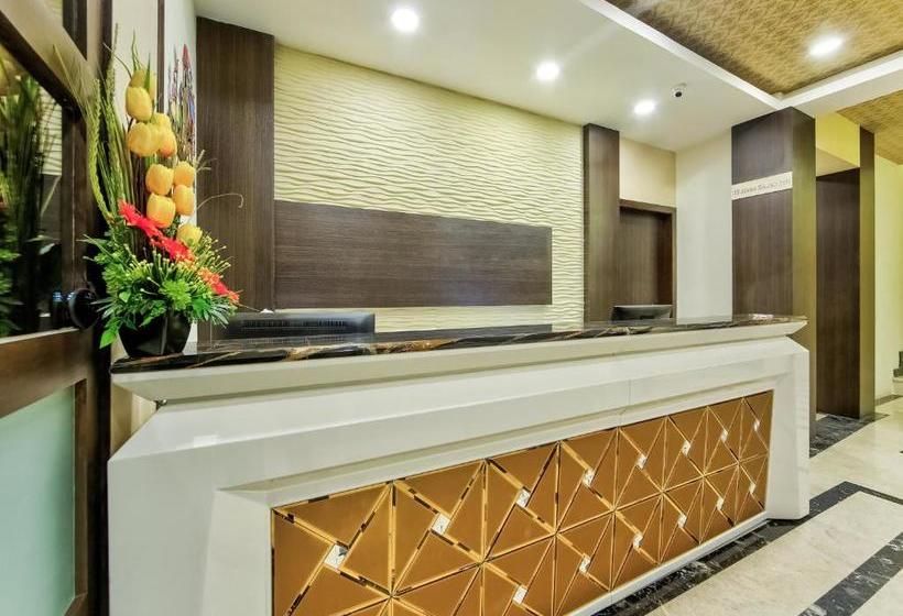 Отель Oyo 29844 Joliday Inn