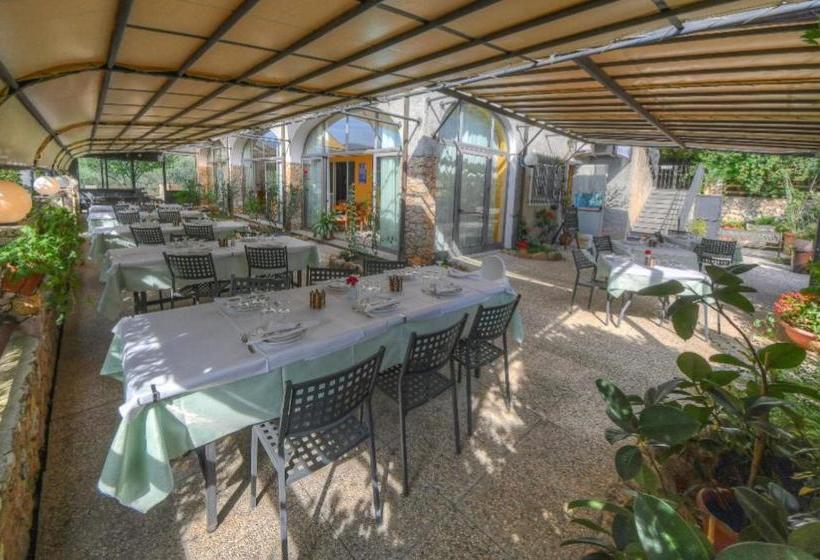 بنسيون La Sosta