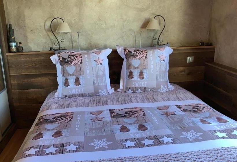 بنسيون Restaurant Gautard   Chambres D Hôtes Les Tavaillons