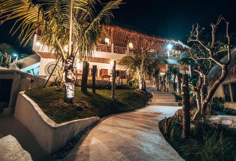 هتل Mohini Komodo Resort