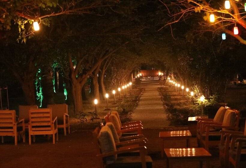 استراحتگاه Eden Bungalows And Beach