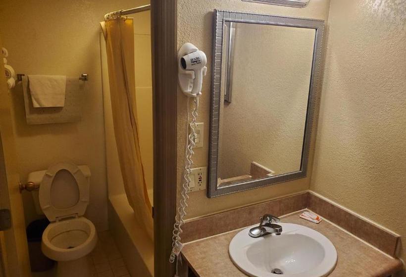 Colonial House Motel