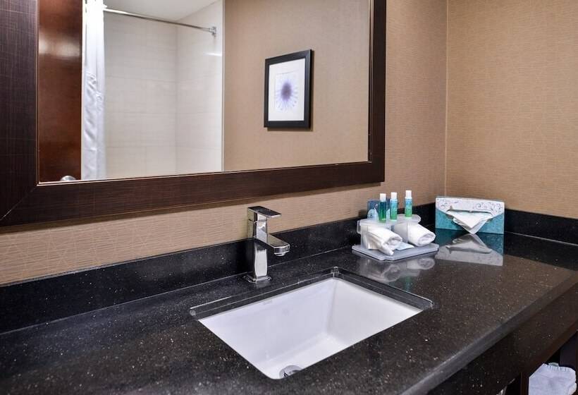 Holiday Inn Express Hotel & Suites West Chester By Ihg