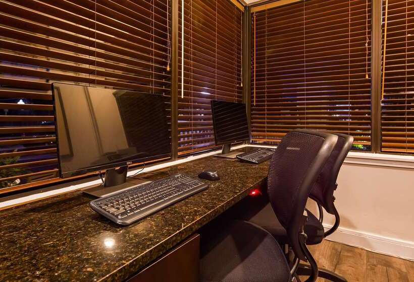 هتل Best Western Plus Coastline Inn