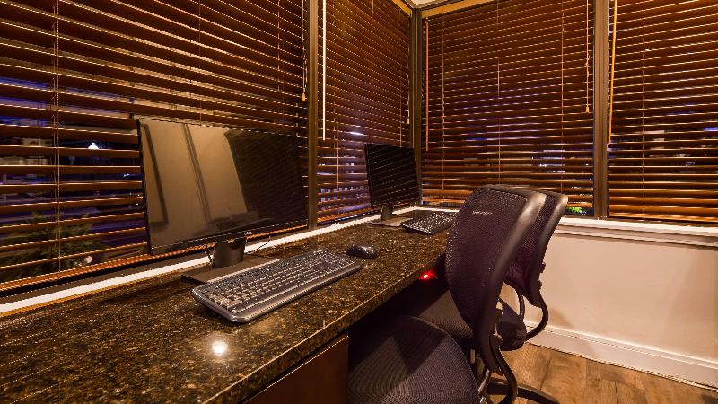 هتل Best Western Plus Coastline Inn