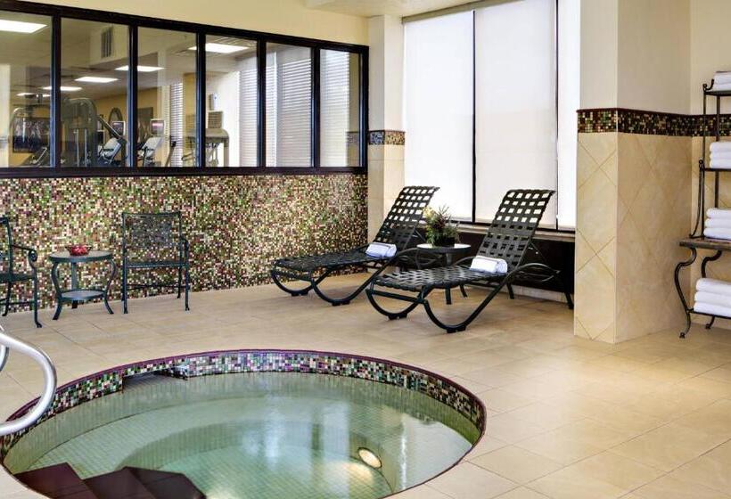 Radisson Hotel Cedar Rapids