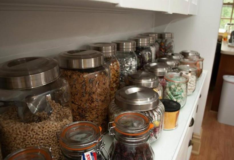 هتل Colonial Capital Bed & Breakfast