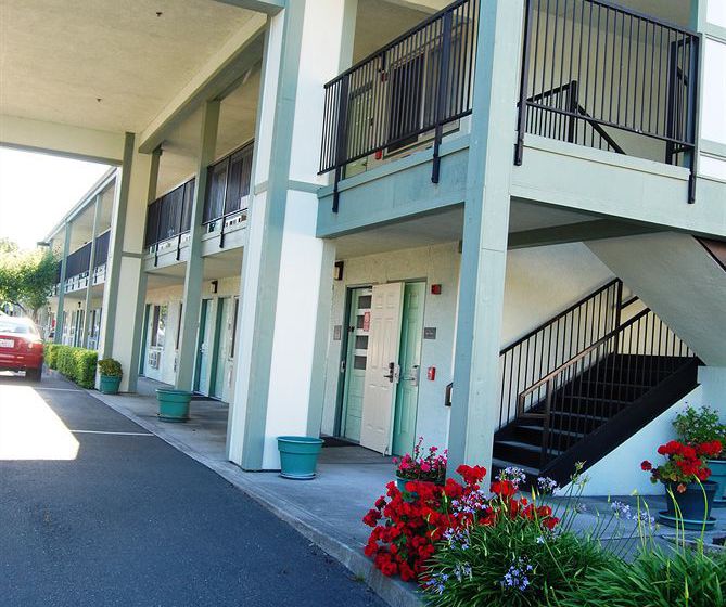 فندق Days Inn & Suites By Wyndham Arcata