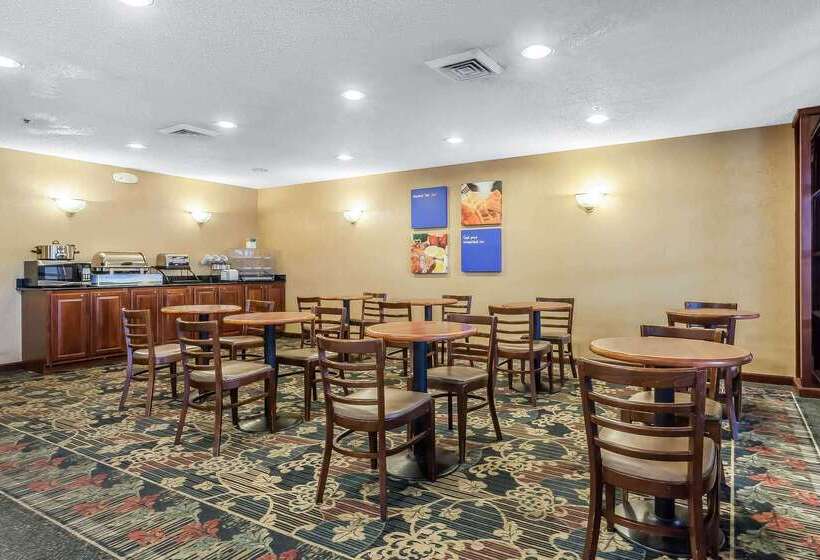 هتل Comfort Inn Cleveland Airport