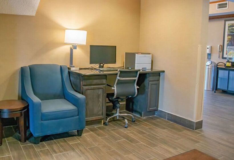 בית מלון כפרי Comfort Inn Huntington Near University