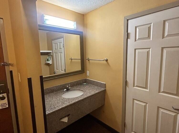 هتل Shary Inn And Suites