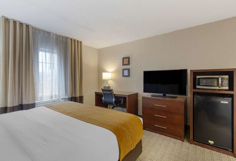 هتل Comfort Inn St. Louis  Westport Event Center
