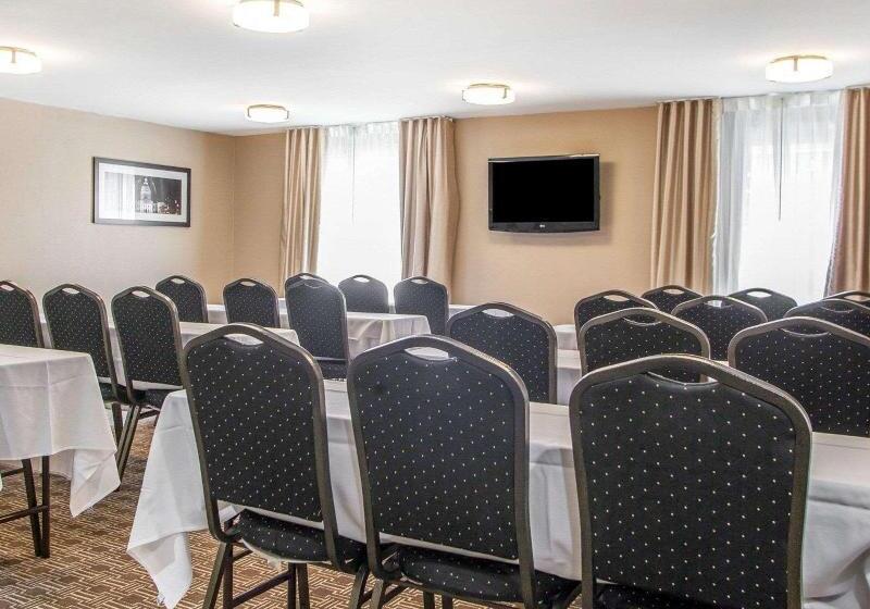 هتل Comfort Inn St. Louis  Westport Event Center