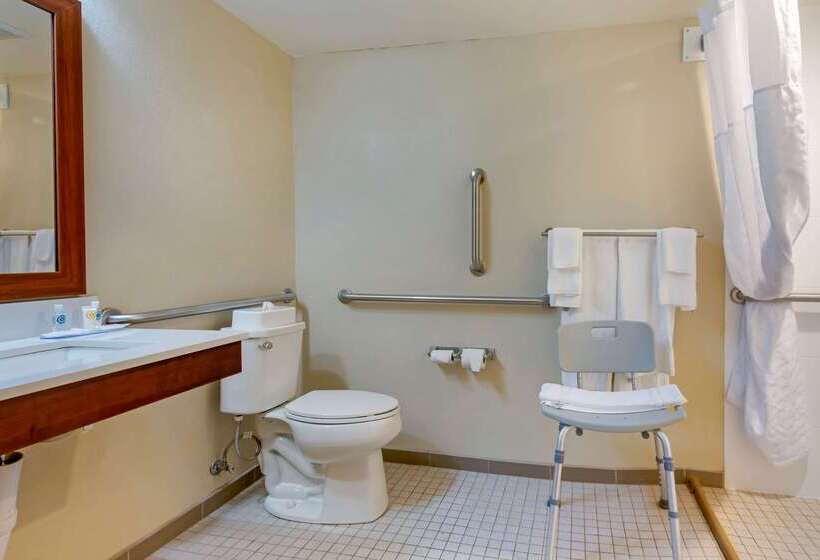 ホテル Comfort Inn & Suites Wilkes Barre  Arena