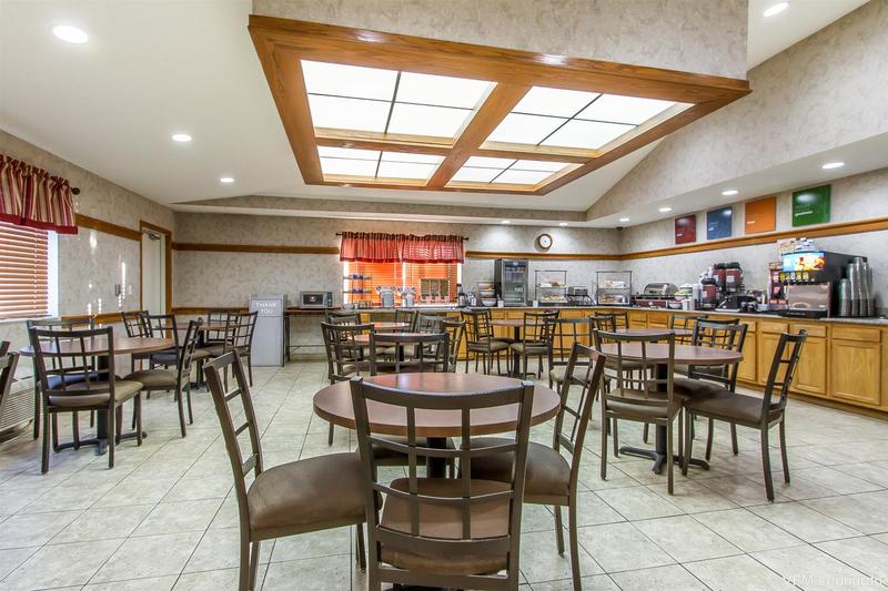 בית מלון כפרי Everspring Inn & Suites