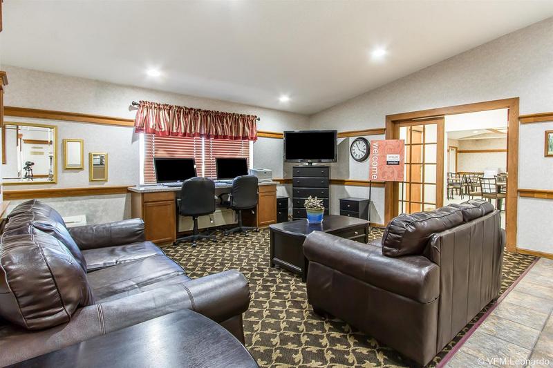 בית מלון כפרי Everspring Inn & Suites