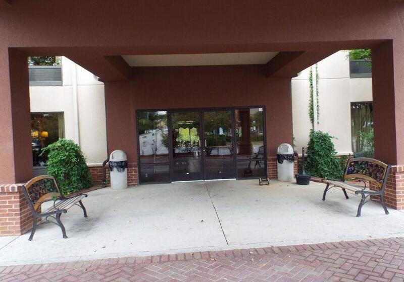 هتل Quality Inn & Suites Canton, Ga