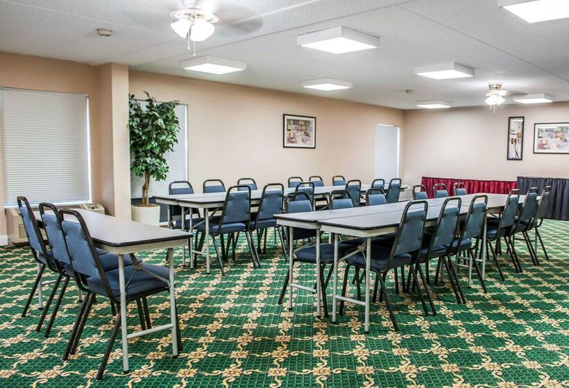 בית מלון כפרי Quality Inn Rochester South