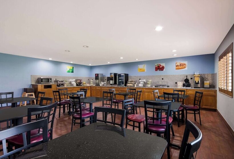 Отель Quality Inn & Suites Oklahoma City North