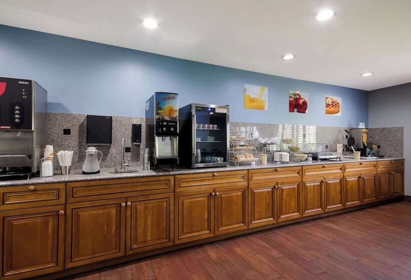 Отель Quality Inn & Suites Oklahoma City North