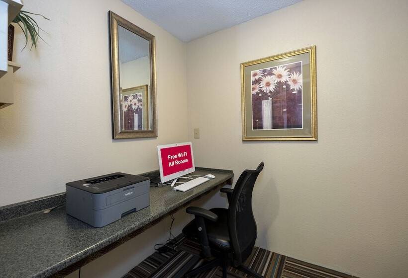 בית מלון כפרי Red Roof Inn Clifton Park