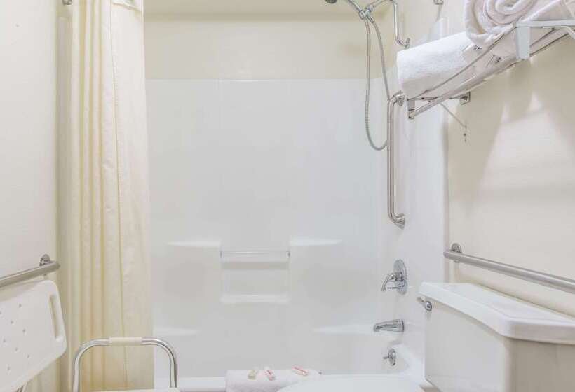 هتل Super 8 By Wyndham Clovis