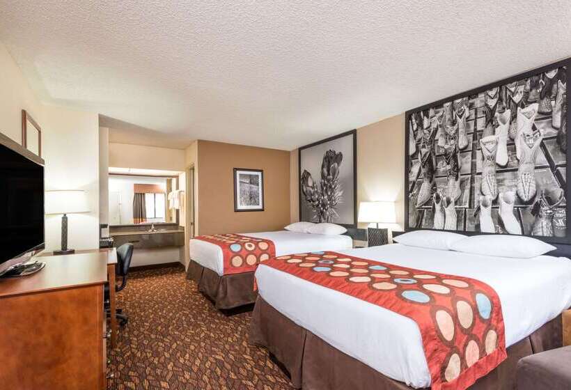 هتل Super 8 By Wyndham Clovis