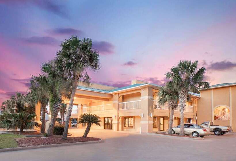 هتل Super 8 By Wyndham Corpus Christi