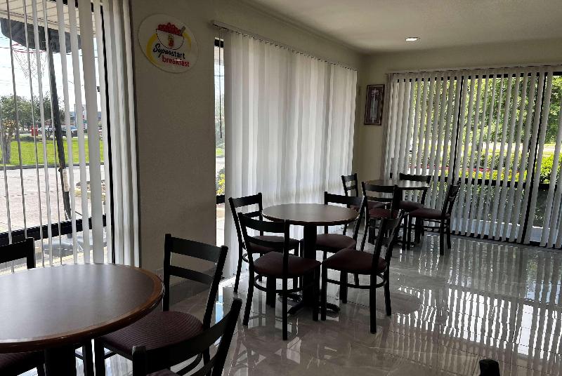 فندق Super 8 By Wyndham Slidell