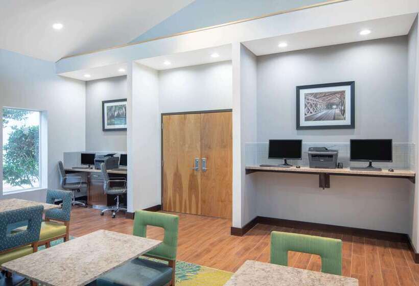 هتل Wingate By Wyndham Valdosta/moody Afb