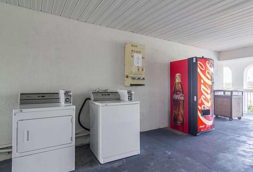 Motel 6 Waycross