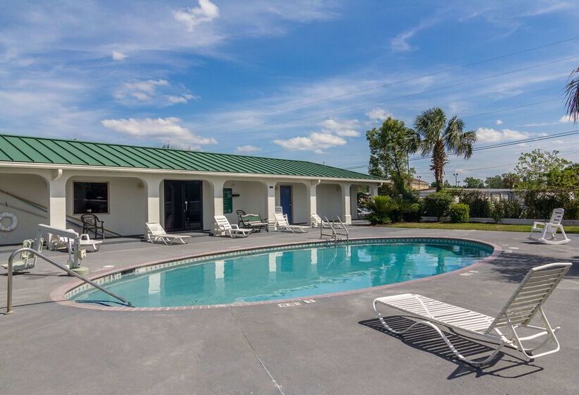 Motel 6 Waycross